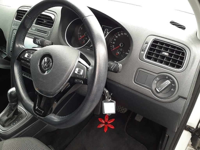 2016 Volkswagen Polo  Comfortline Auto | 39,000 miles | White