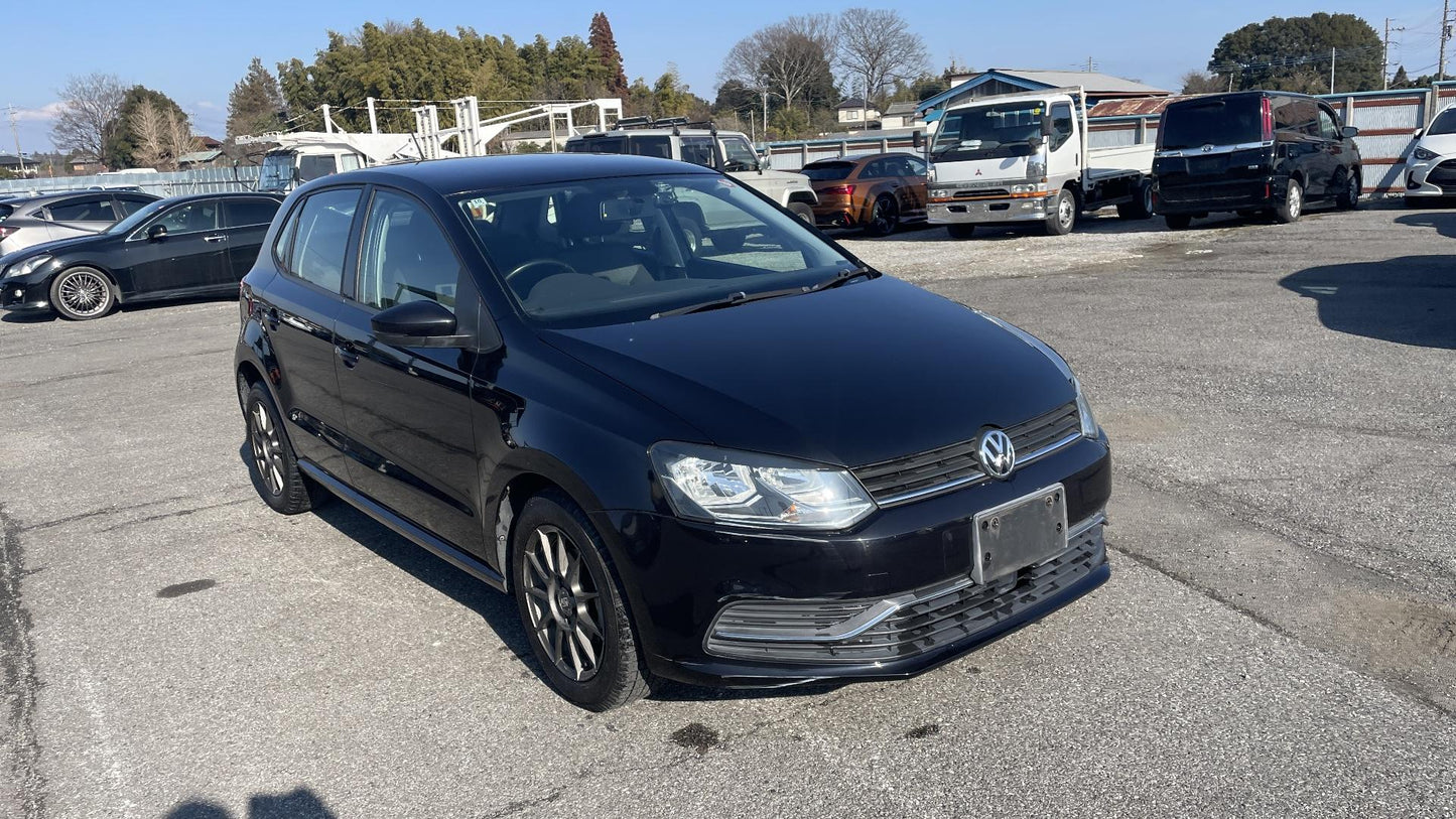 2014 Volkswagen POLO TSI Bluemotion 1.2 Auto | 31,000 miles | Black