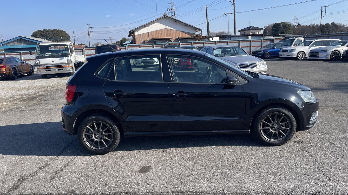 2014 Volkswagen POLO TSI Bluemotion 1.2 Auto | 31,000 miles | Black