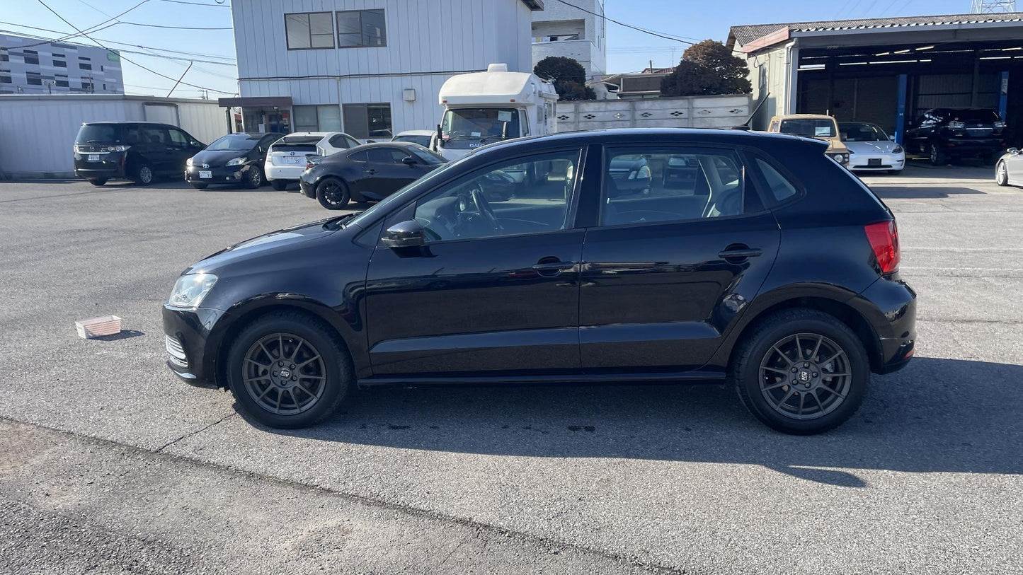 2014 Volkswagen POLO TSI Bluemotion 1.2 Auto | 31,000 miles | Black