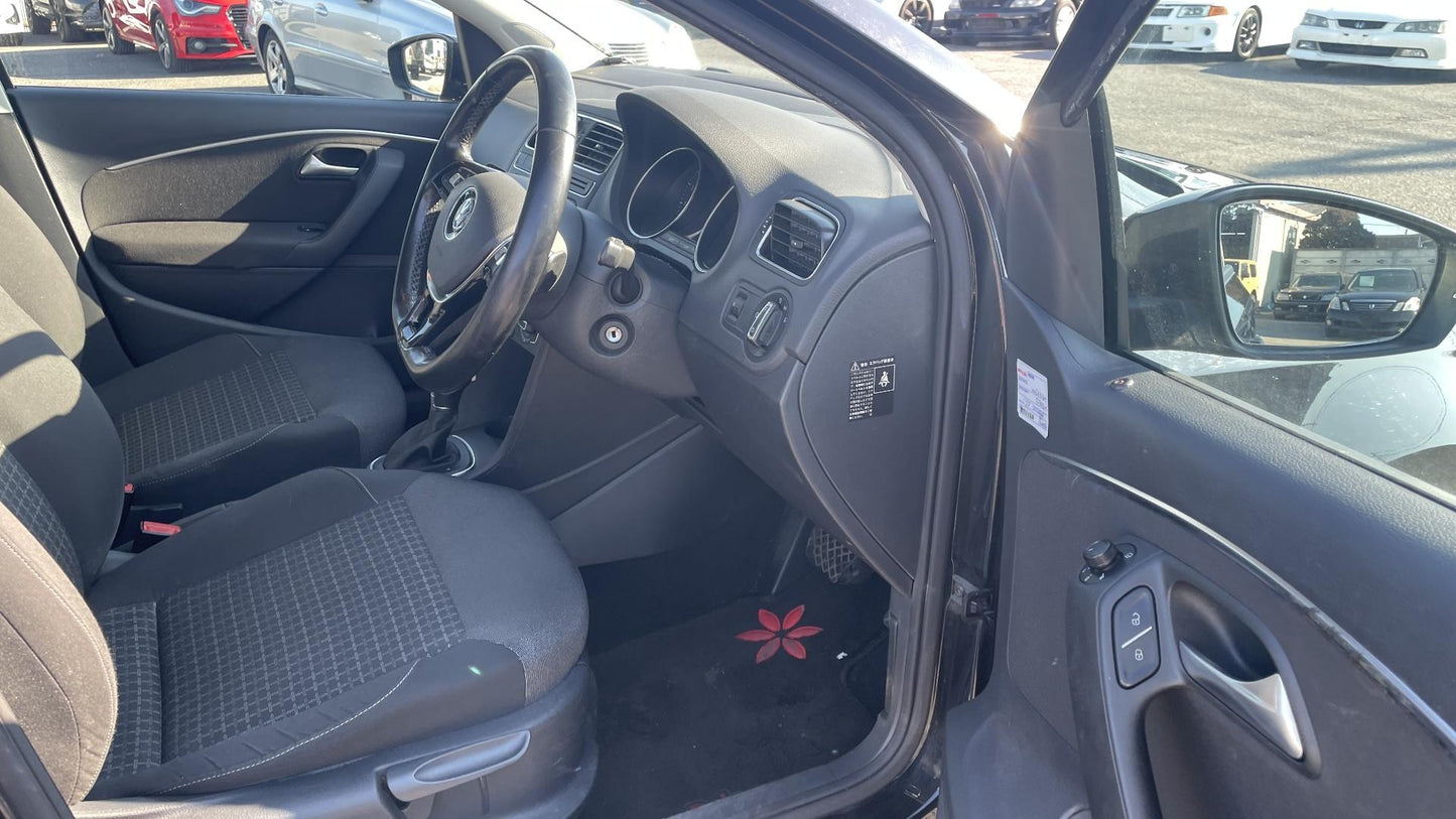 2014 Volkswagen POLO TSI Bluemotion 1.2 Auto | 31,000 miles | Black